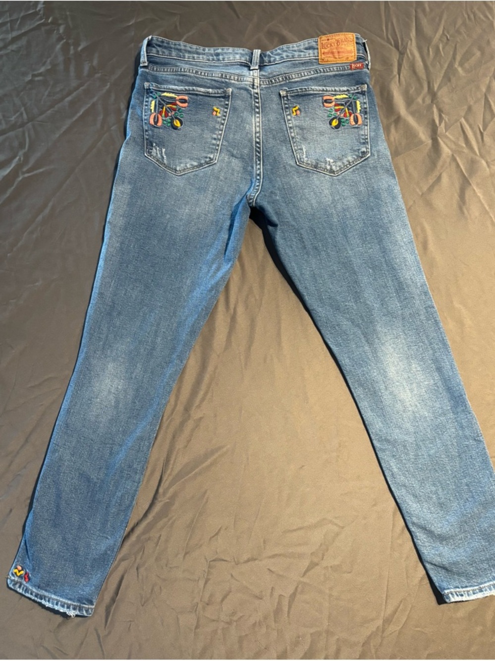 Lucky Brand Women’s Blue Embroidered Skinny Jeans - Picture 12 of 16